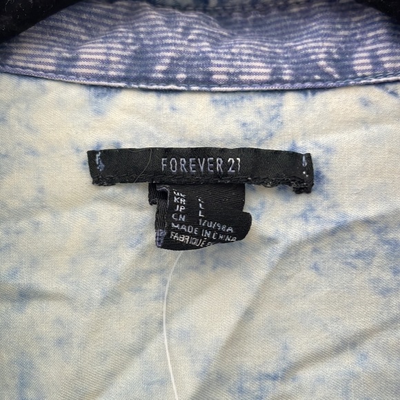 Forever 21 Denim Wash Shirt Size Large - Picture 2 of 8